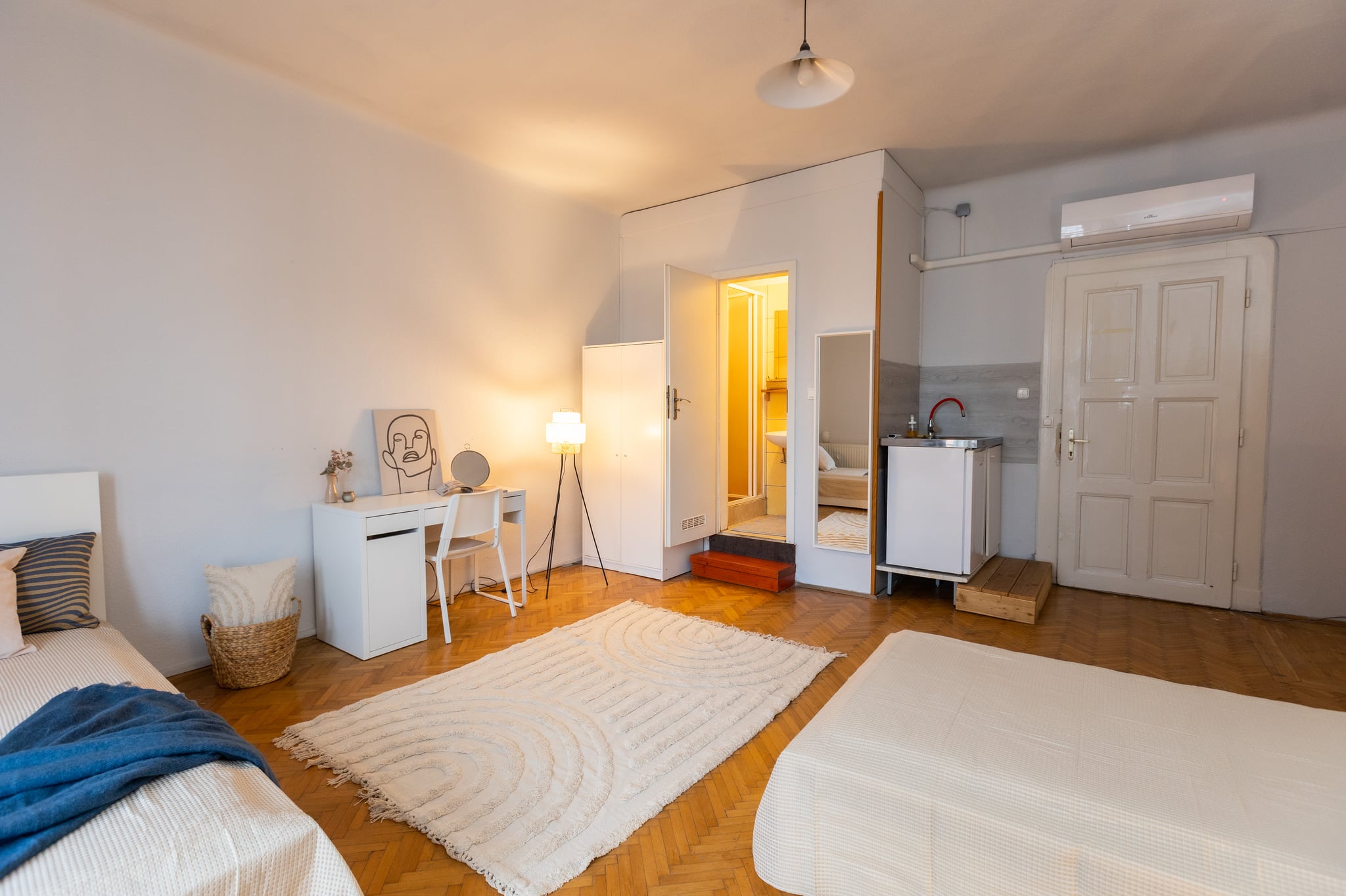 Shared Ensuite at Király u. 14, photo 6 of 20