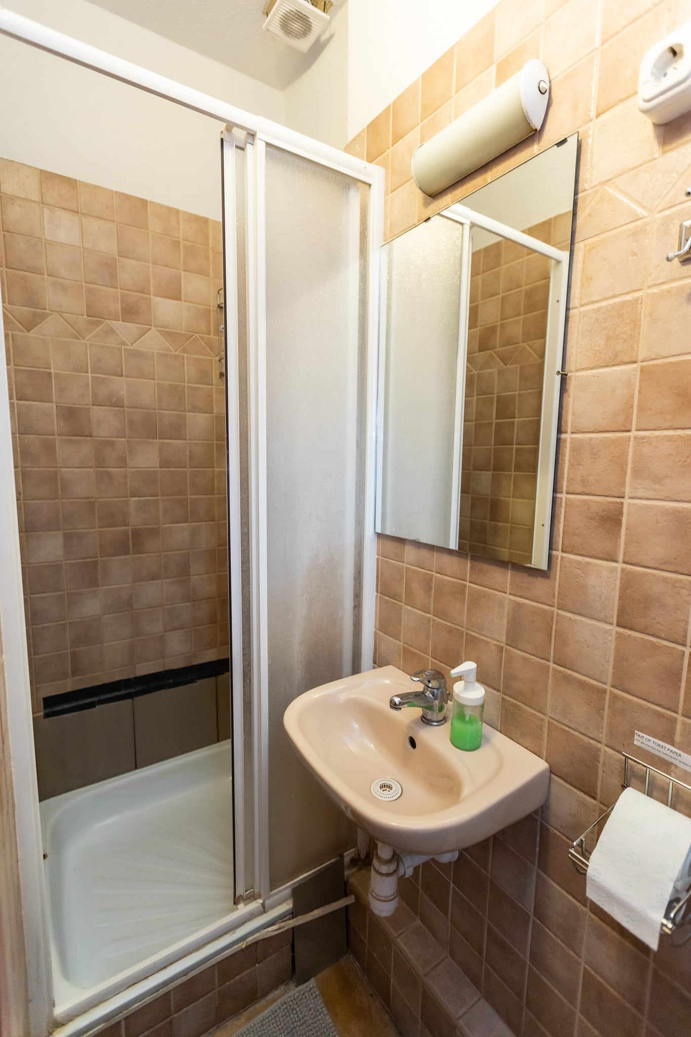Shared Ensuite at Király u. 14, photo 11 of 20